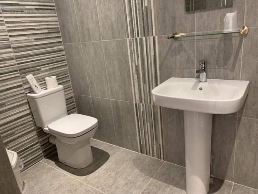 Victoria Hotel Керкколди Экстерьер фото