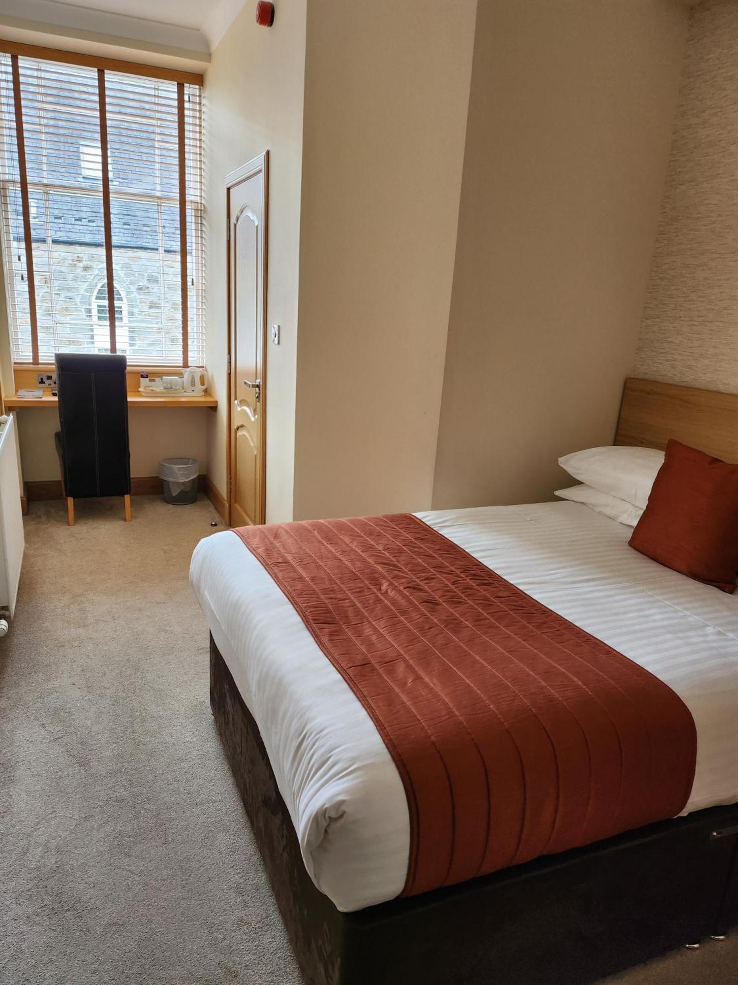 Victoria Hotel Керкколди Экстерьер фото