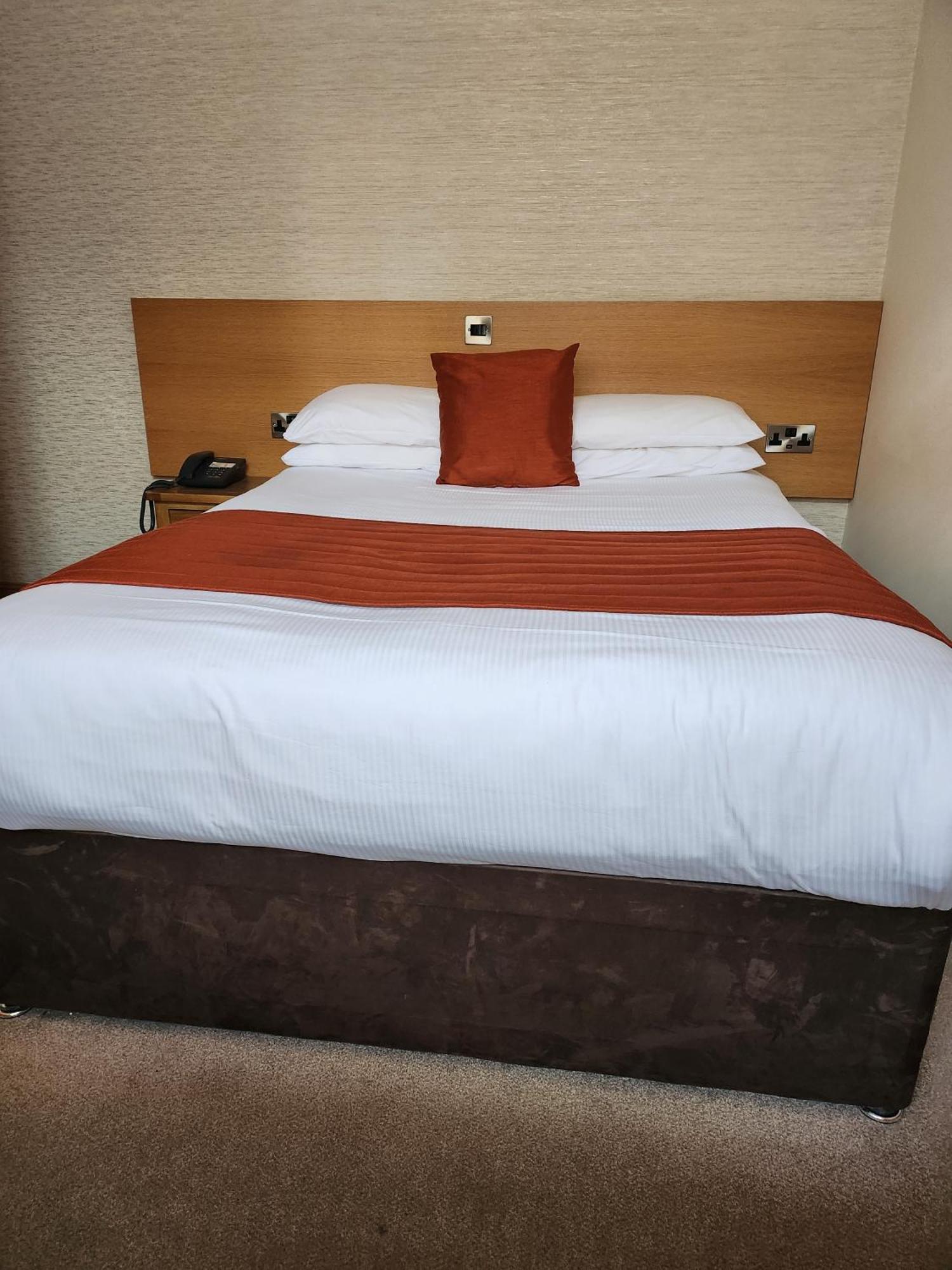 Victoria Hotel Керкколди Экстерьер фото