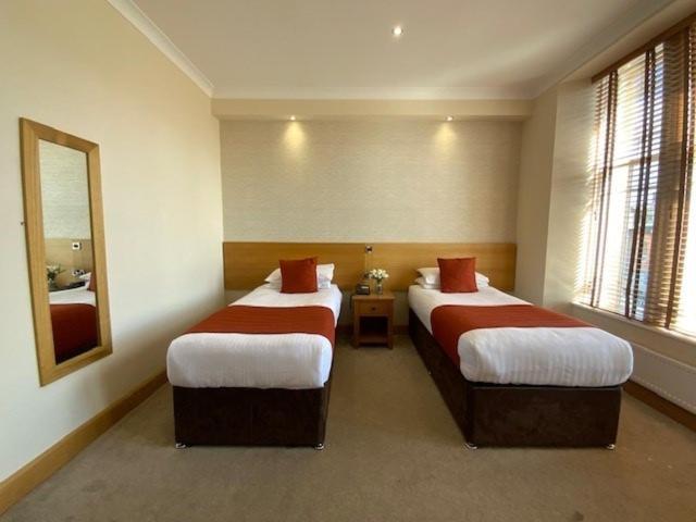 Victoria Hotel Керкколди Экстерьер фото